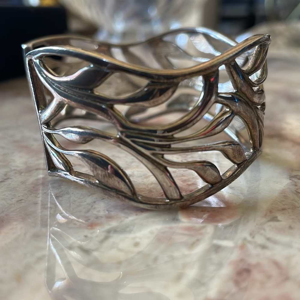 NIB~Vintage Woman’s Cuff 14K White Gold Silver Leaf Design Cuff Bracelet - Picture 4 of 10